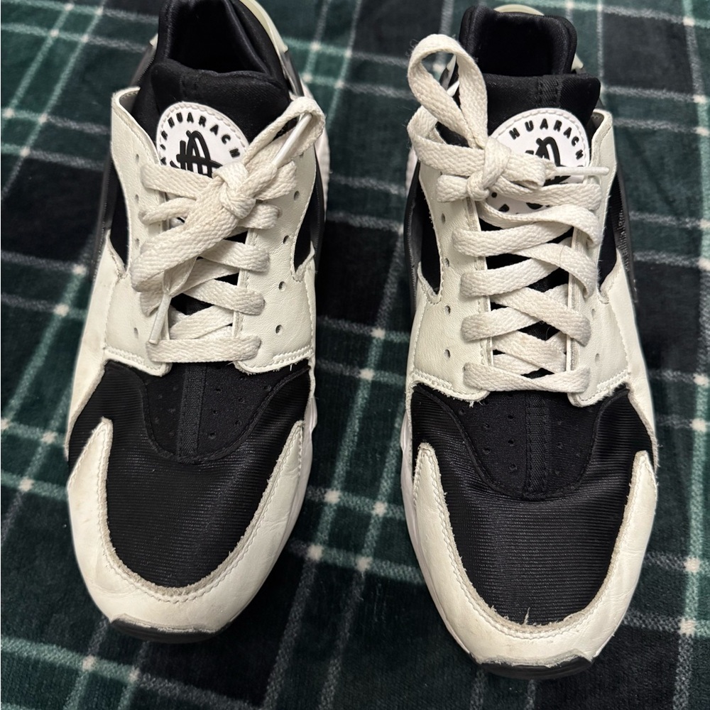 Nike Black and White Sneakers